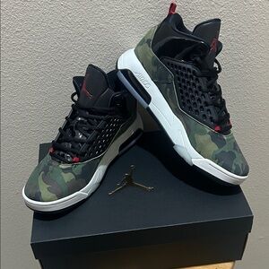 Jordan Maxin 200 Medium Olive/Gym Red-Black Camo. CD6107-200.